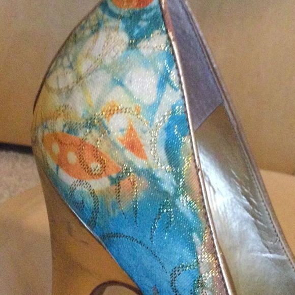 Carlos Santana golden shoes - Picture 10 of 10